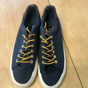 BDG navy canvas platform sneakers. Size 9